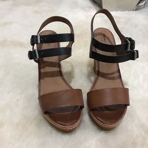 Neutral wedge heel